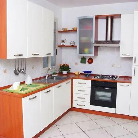 Appartement Sabbia1 Casesicule, In The Center And Beside The Main Square, At 100 M, Wi-fi *